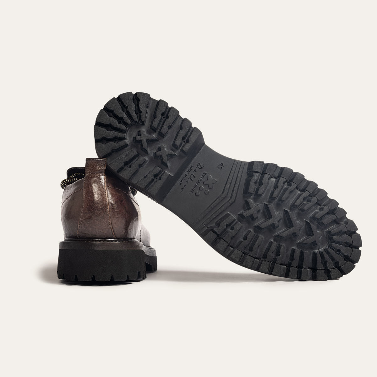 Dellovo Quasimodo stringata trekking nera bufalo