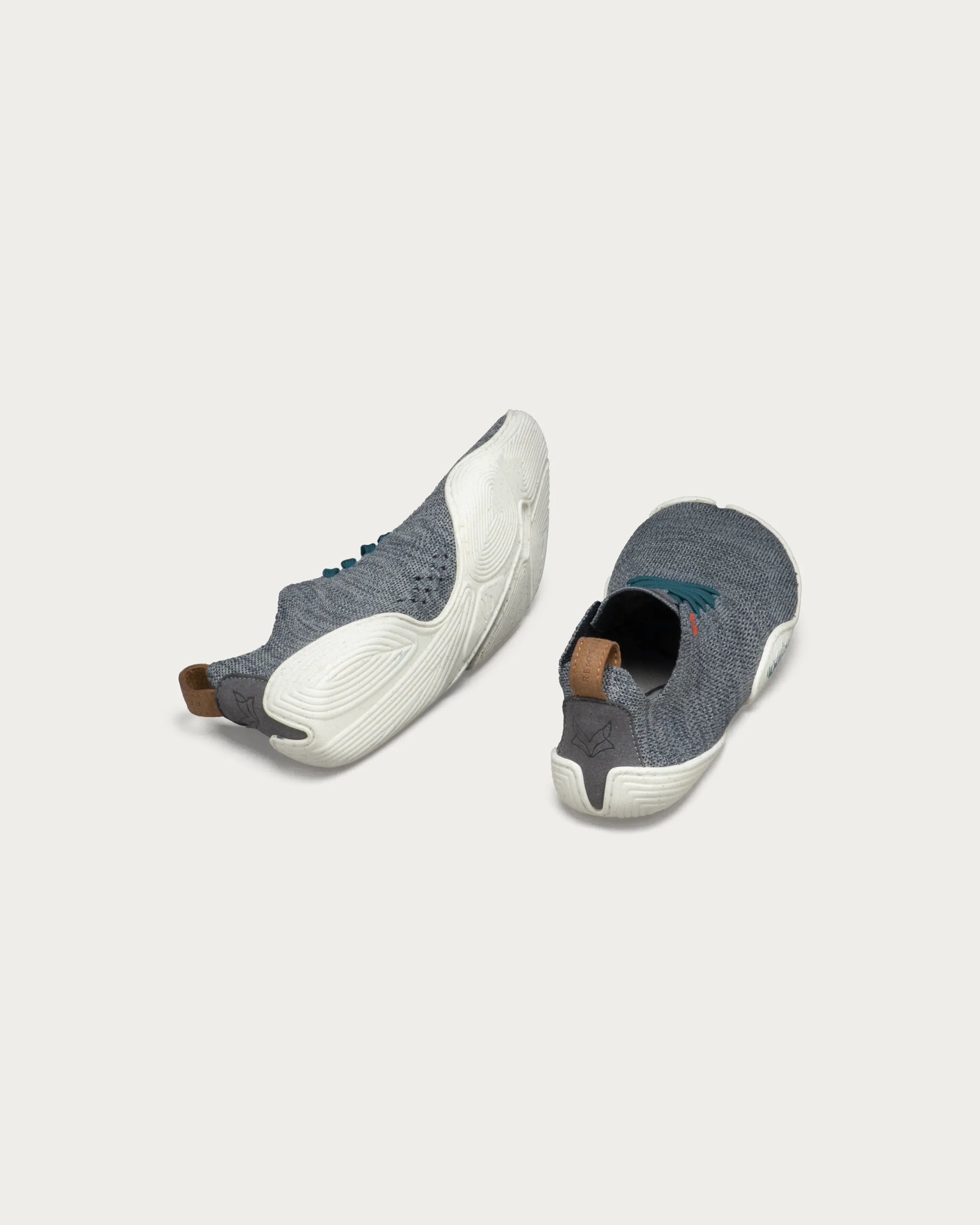Wildling Shoes Nittugo slip-on scalze grigio leggero
