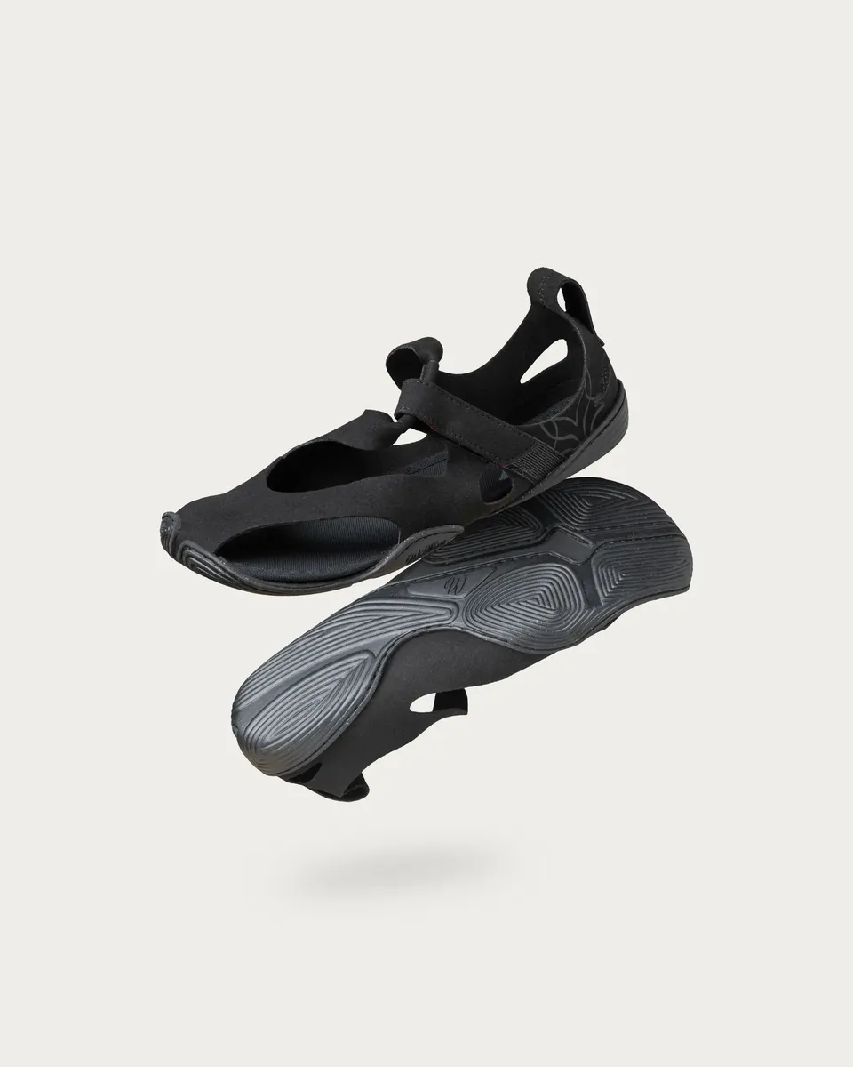 Wildling Feder Onyx sandali neri vegan leggeri