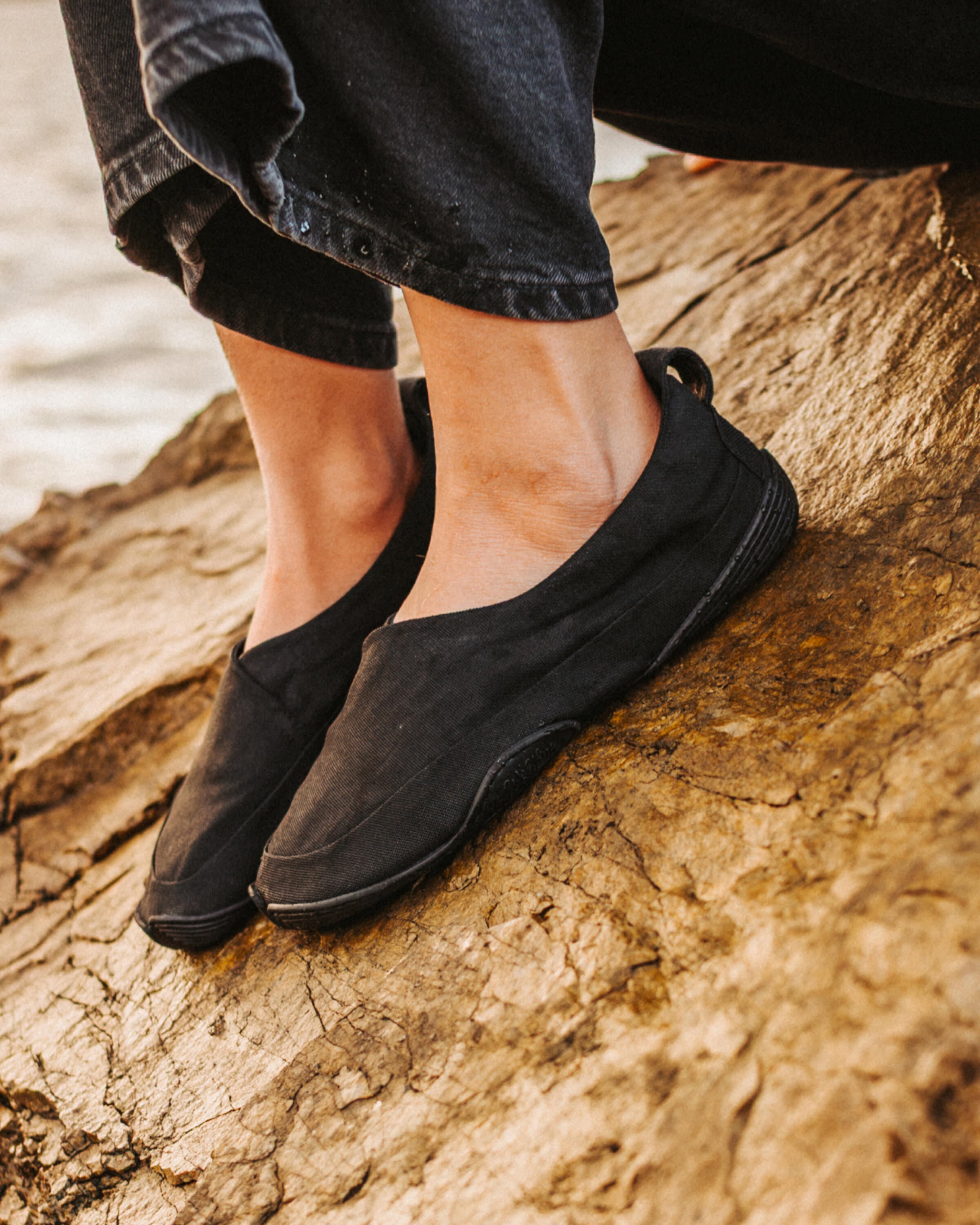 Wildling Kami Yoru sandali slip-on neri washi