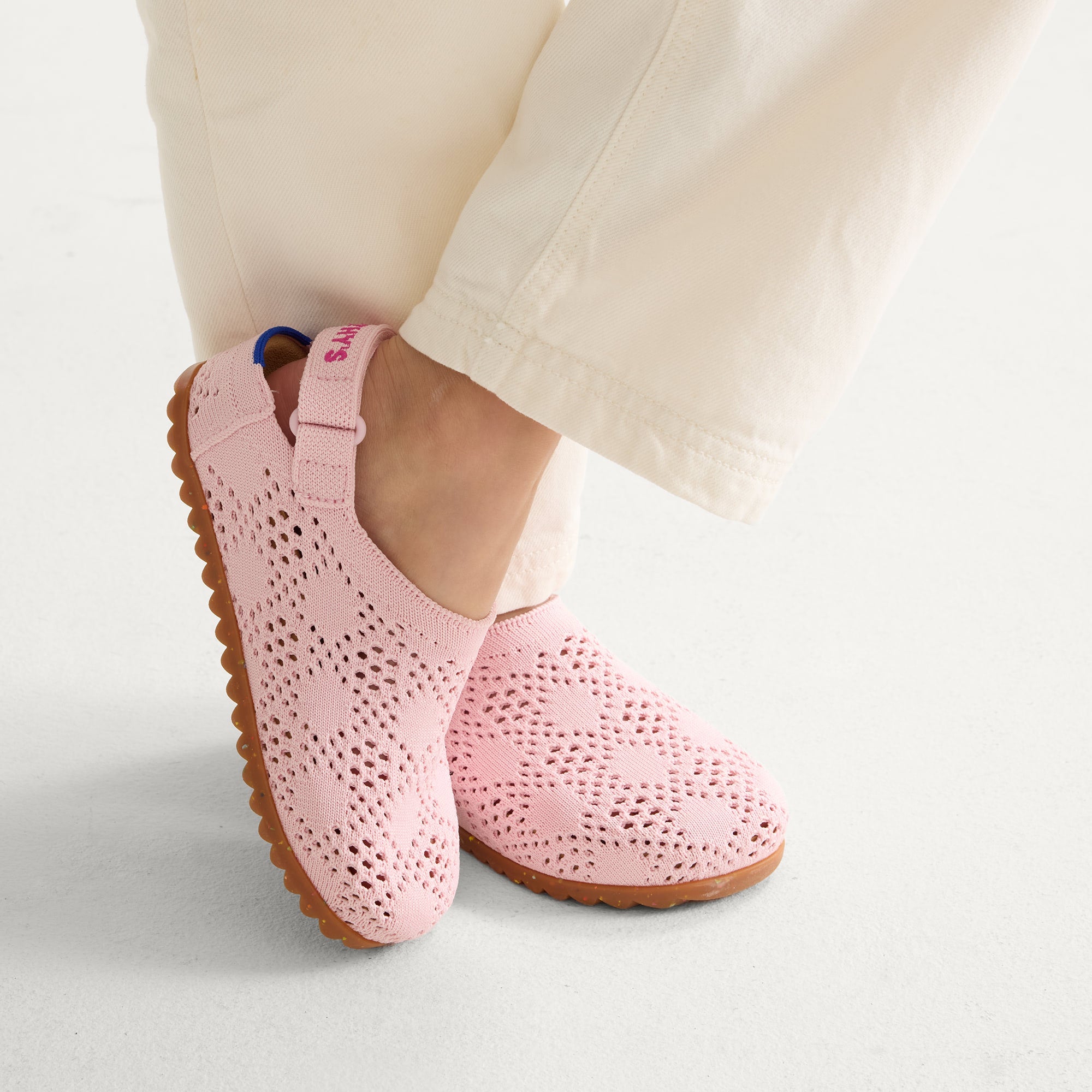 Rothy's The Kids Clog zoccoli bimba rosa crochet traforati