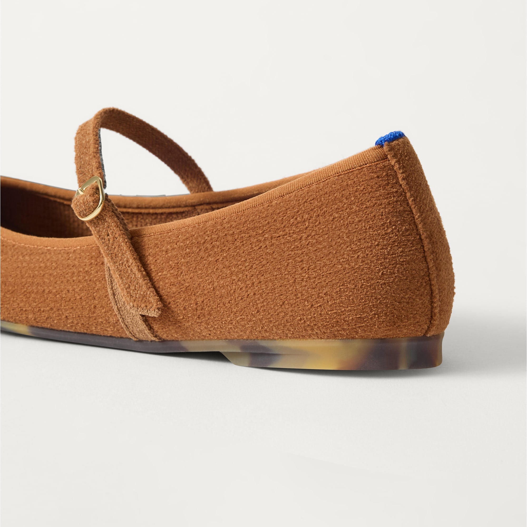 Rothy's Almond Mary Jane ballerine ReVelvet Caramel fibbia