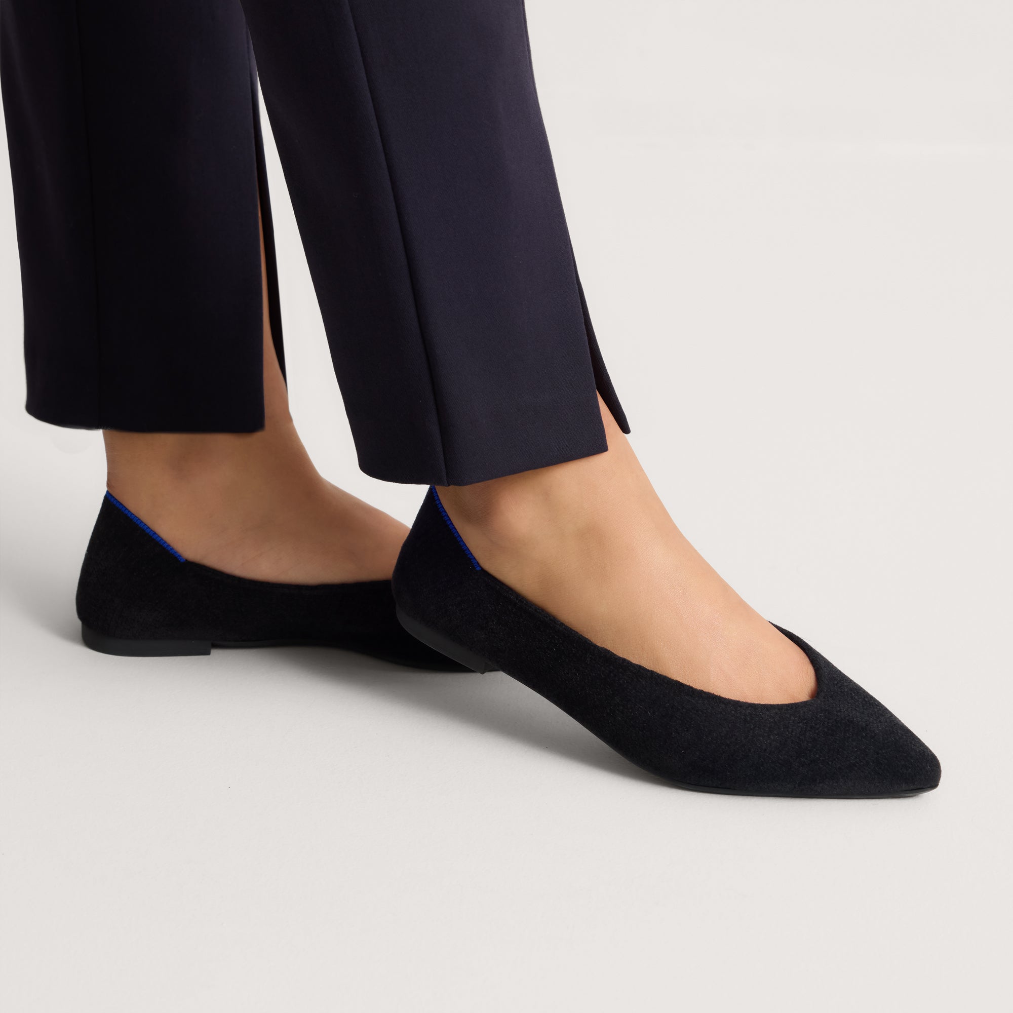 Rothy's The Point III ballerine ReVelvet Black punta
