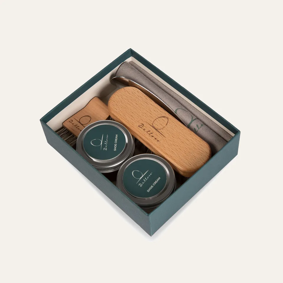 Dellovo Kit per pelli lisce spazzole e creme neutro