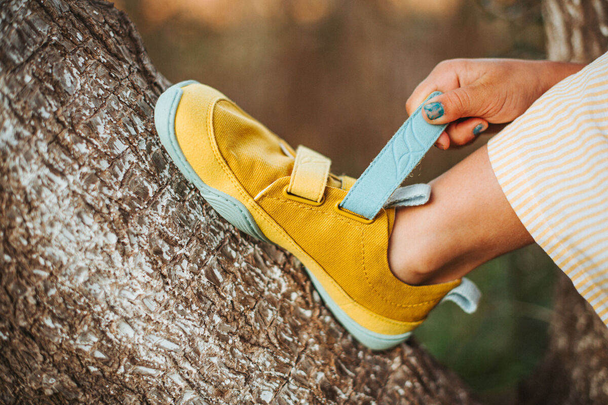 Wildling Shoes Cotinga Senf sandali bambini multicolore cotone