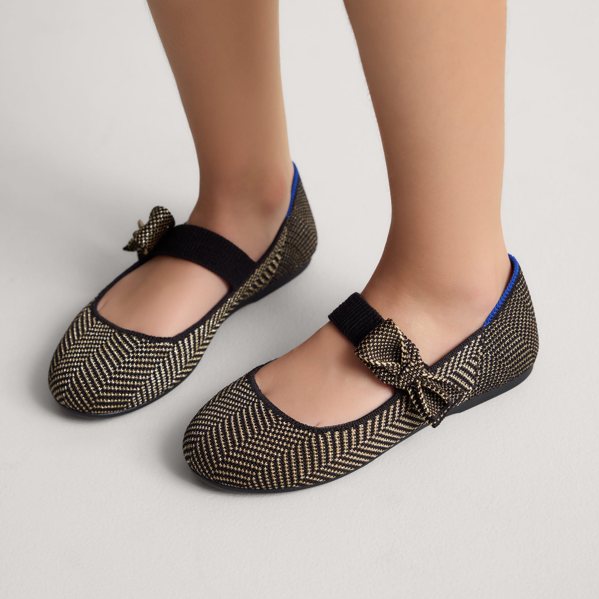 Rothy's The Kids Tux Bow Mary Jane scarpe nero oro metallizzato