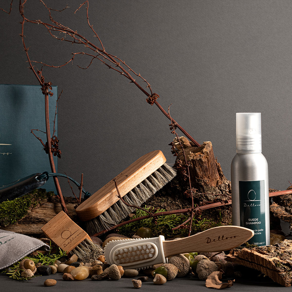 Dellovo Kit per pelli lisce spazzole e creme neutro