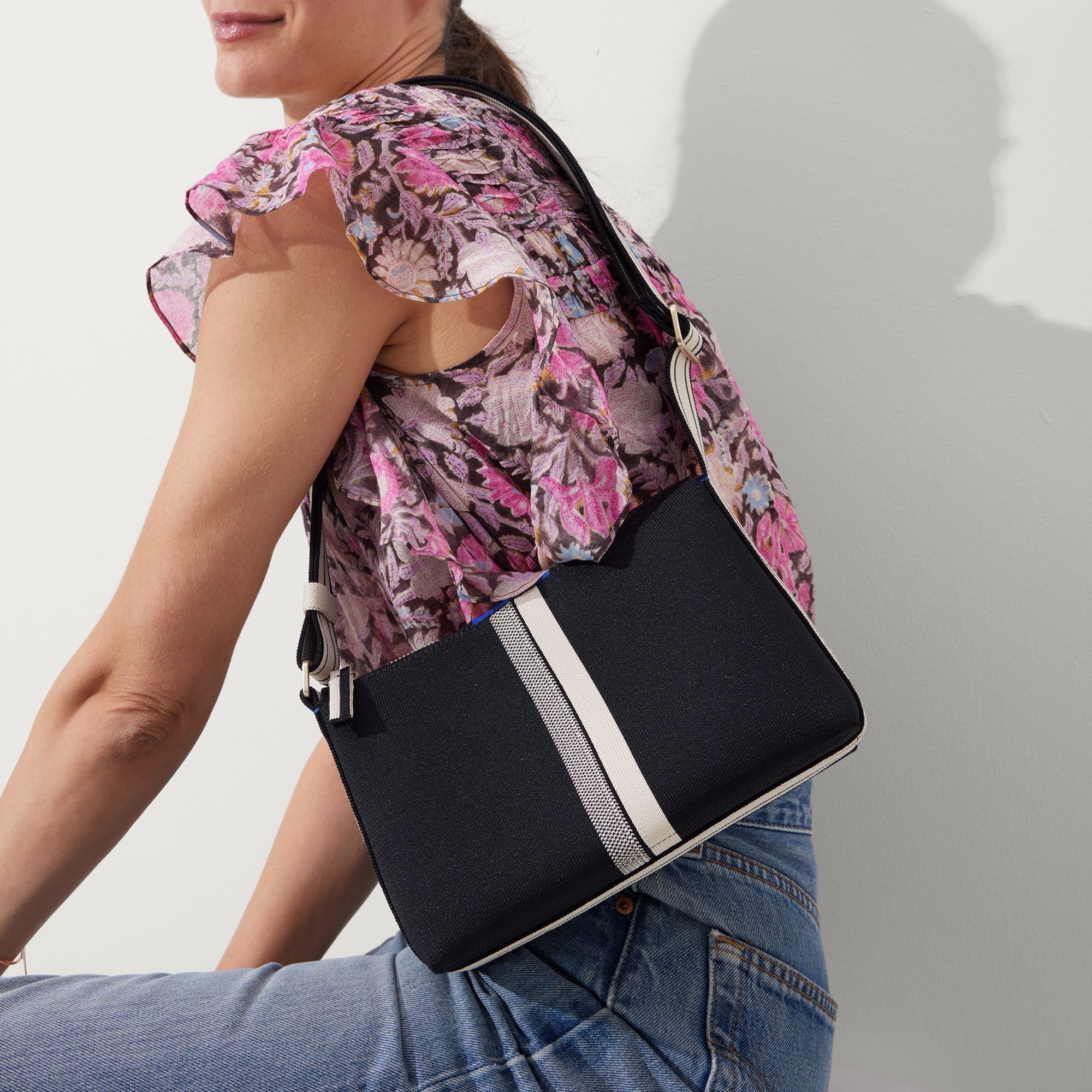 Rothy's The Casual Crossbody tracolla Black Ivory Stripe righe