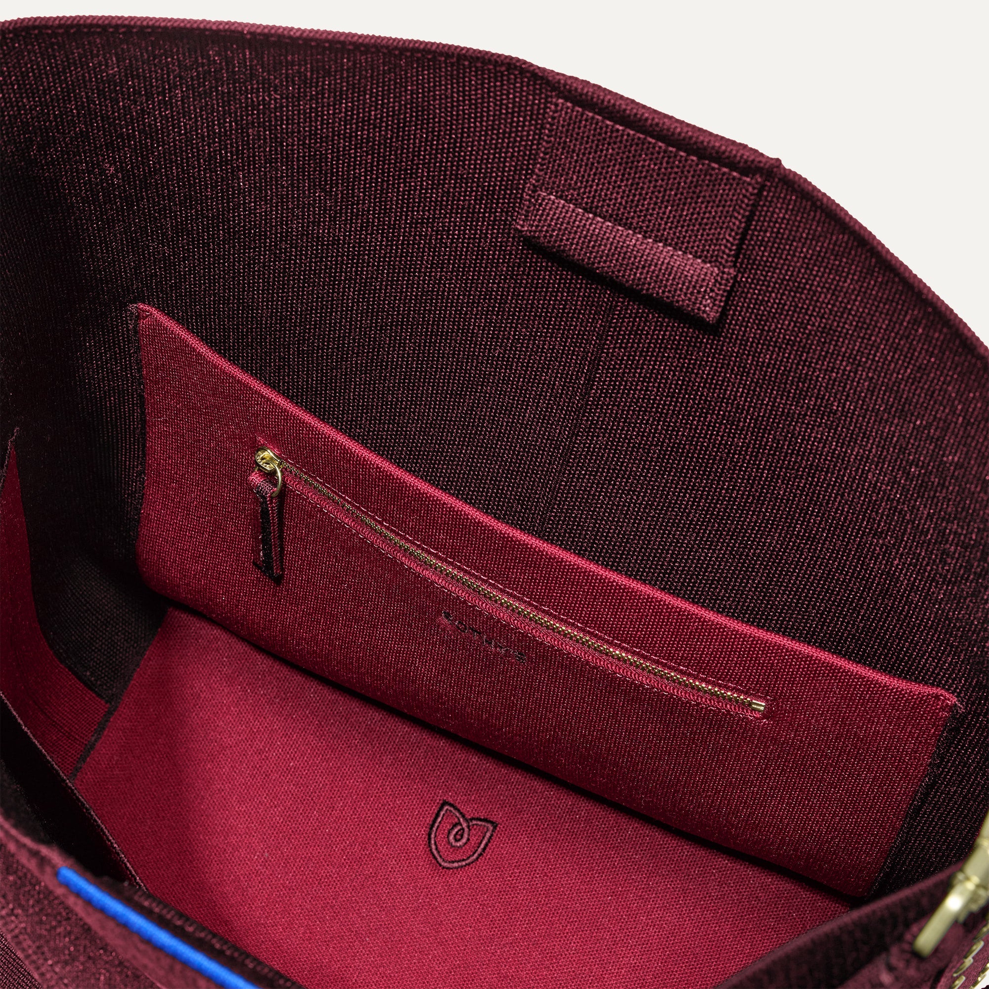 Rothy's The Bucket Bag borsa secchiello syrah velluto