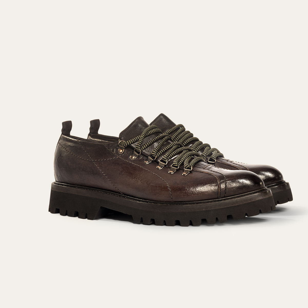 Dellovo Quasimodo stringata trekking nera bufalo