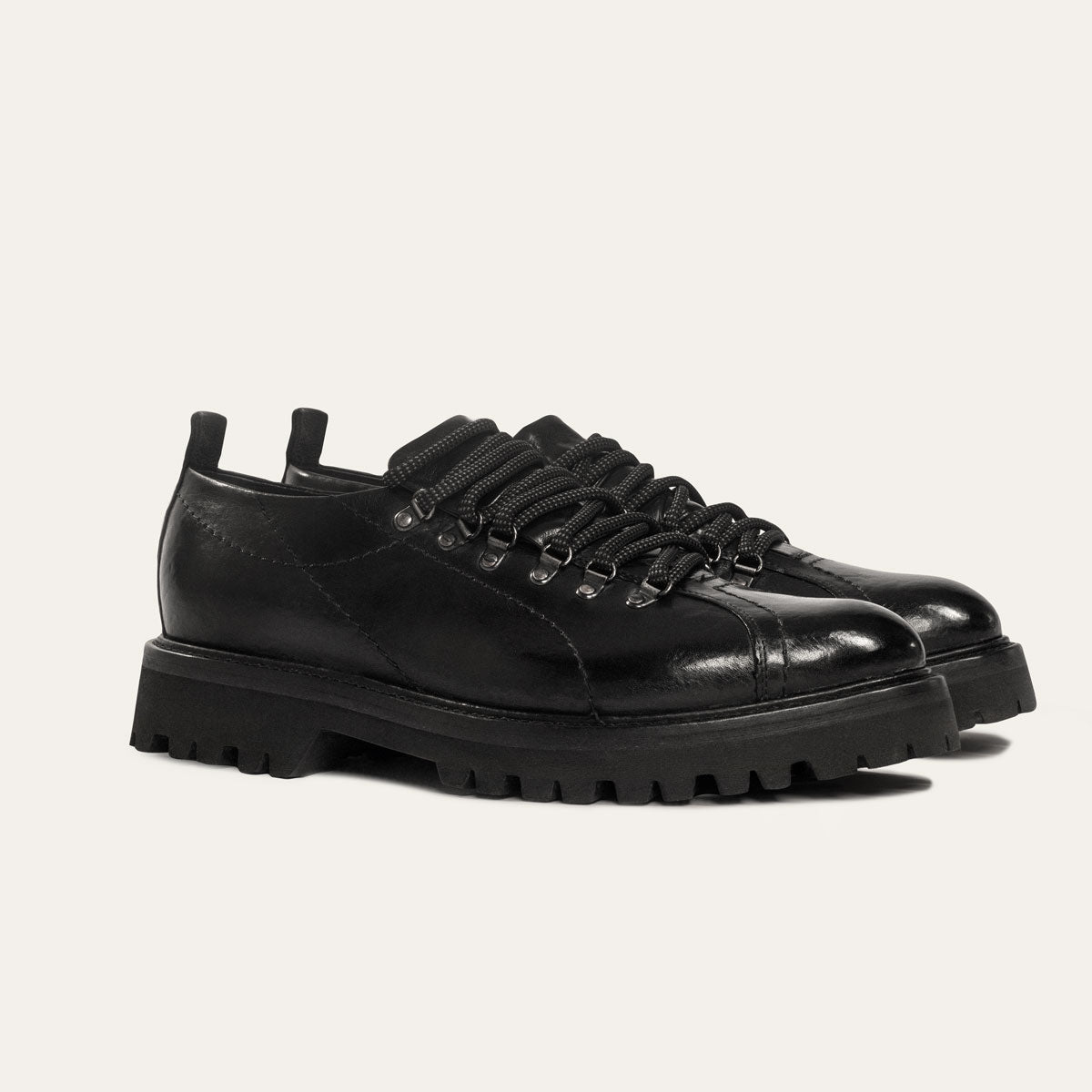 Dellovo Quasimodo stringata trekking nera bufalo