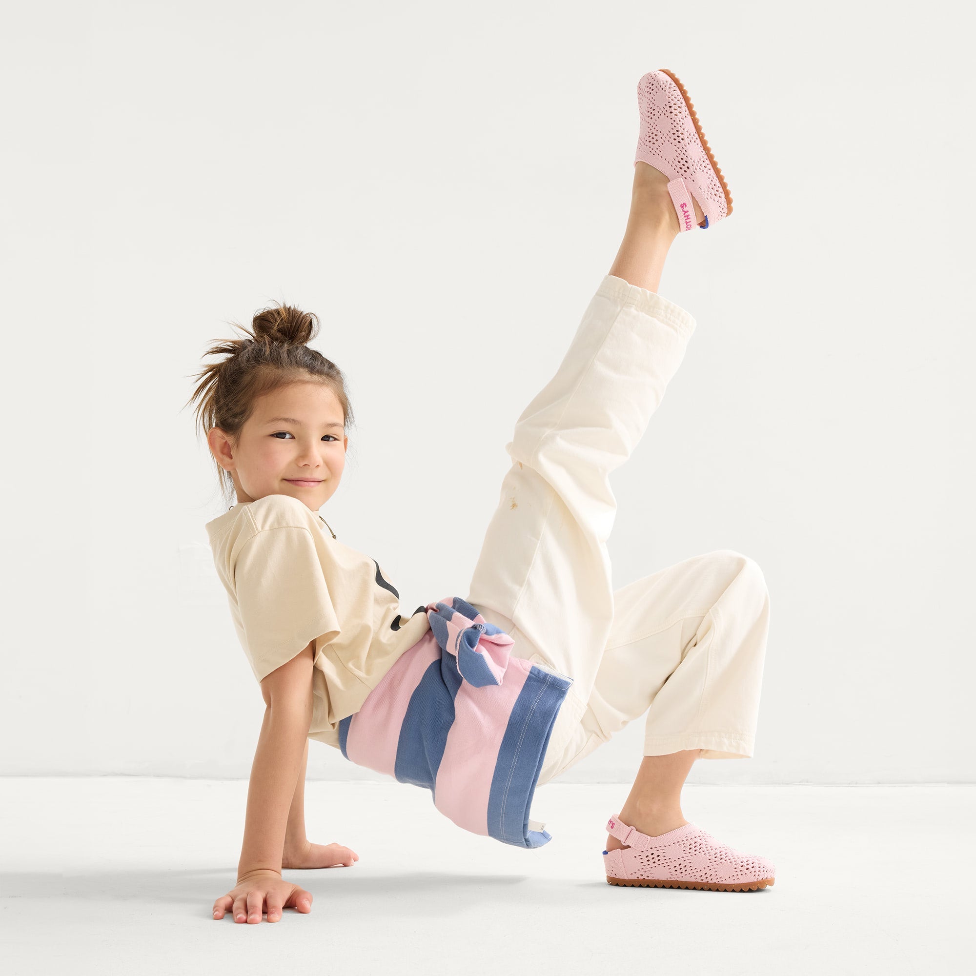 Rothy's The Kids Clog zoccoli bimba rosa crochet traforati