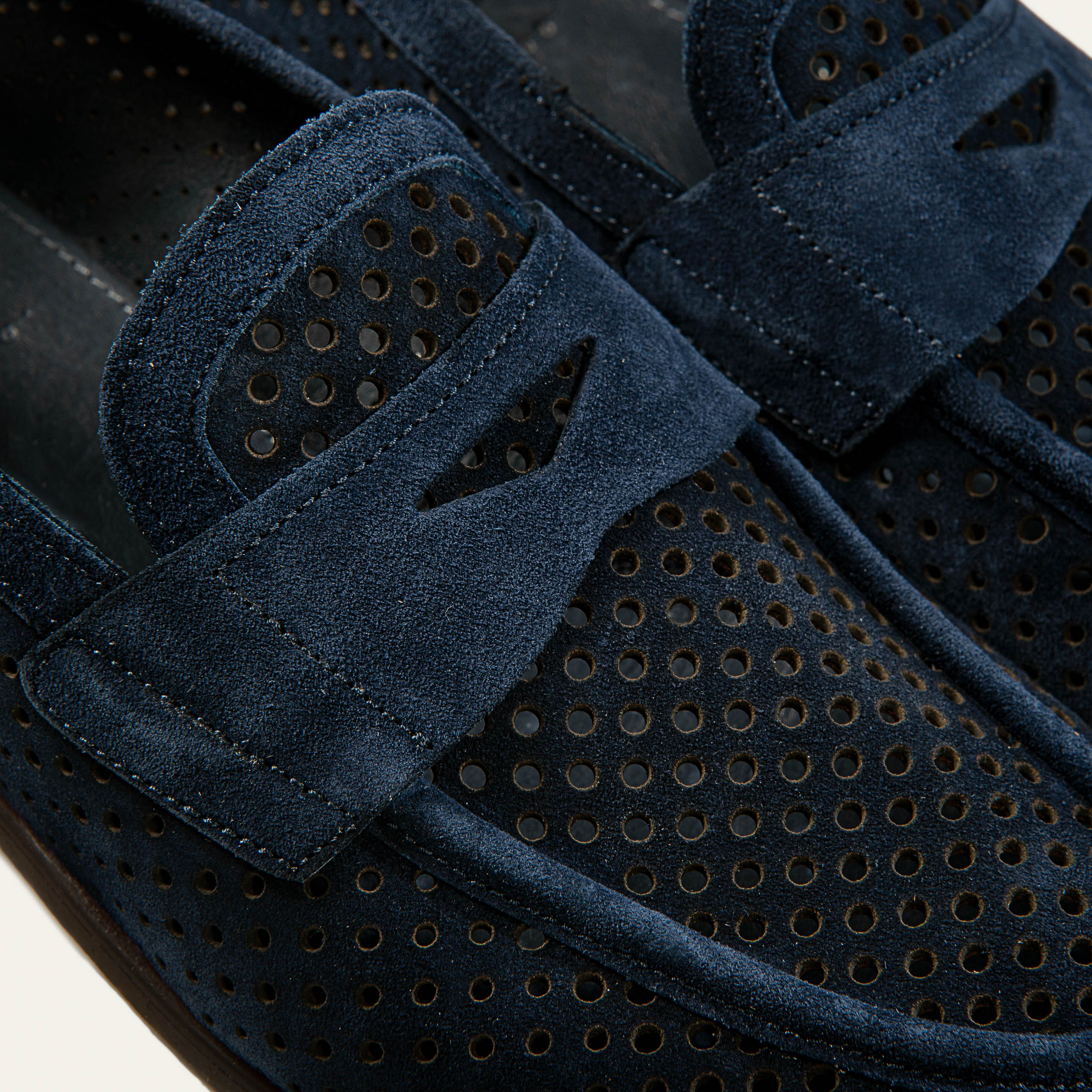 Dellovo Nisida Bluette loafer uomo camoscio traforato